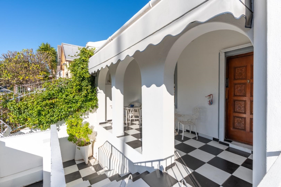 8 Bedroom Property for Sale in Vredehoek Western Cape